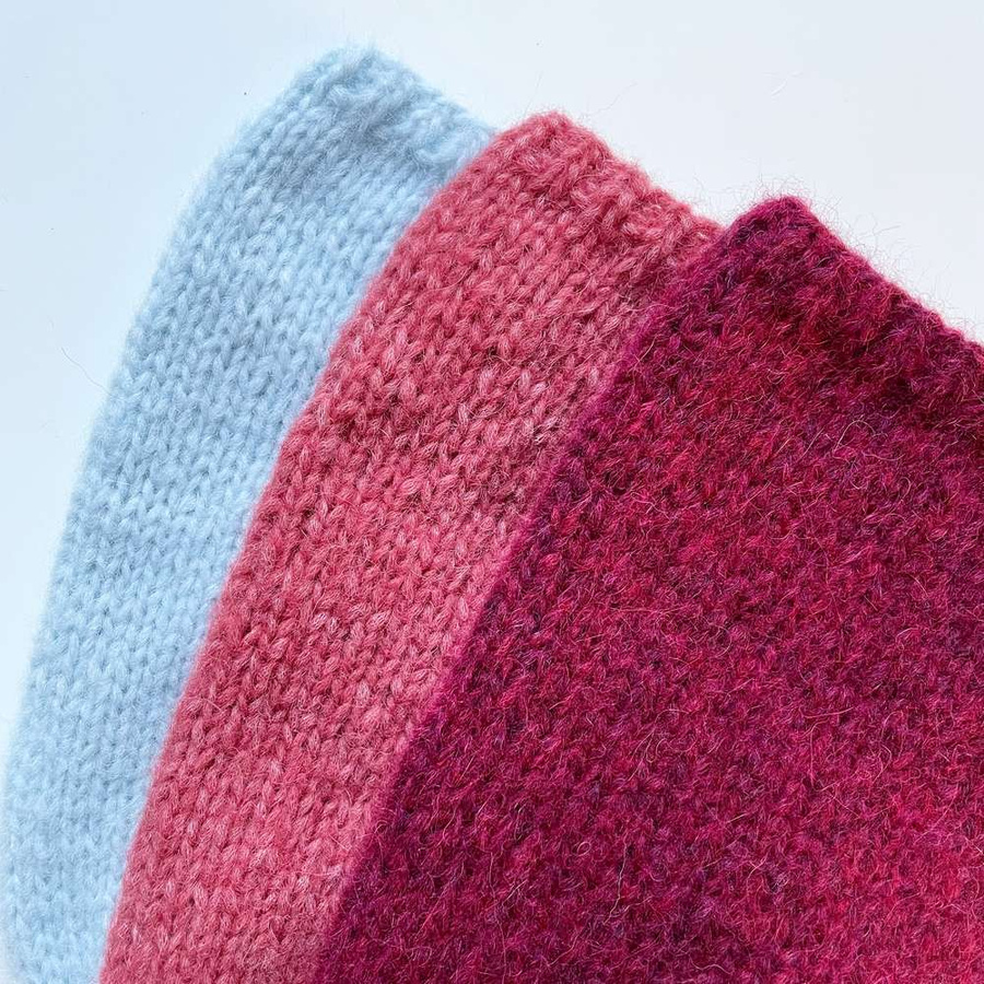CHMURKA Alpaca Beanie 07 Ruby Red