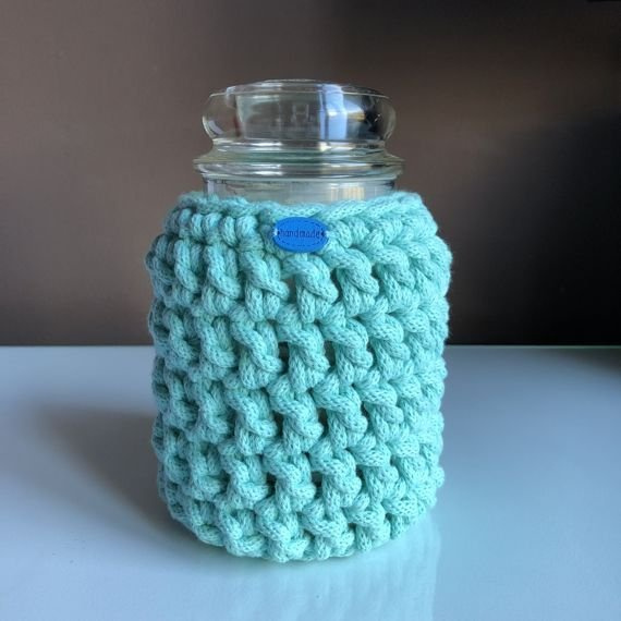 Ręcznie robiony Sweterek na świecę ze sznurka bawełnianego 600 miętowy