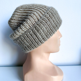 Czapka wywijana zrobiona ręcznie na drutach KIARA 100% Alpaka 2020 Jasny Nugat
