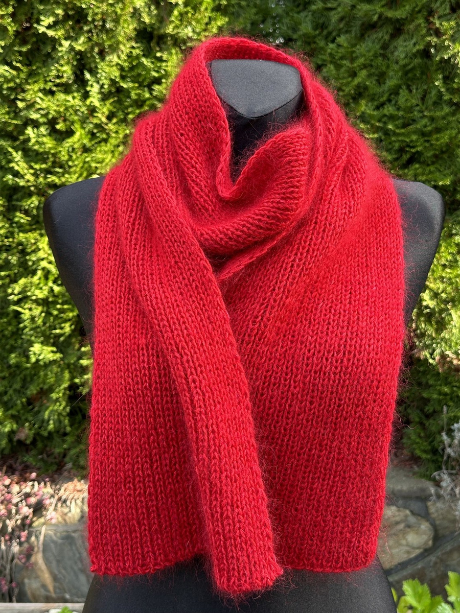 Ciepły i przytulny szal Nitkowe Love 30x180 cm  100% Baby Merino 21 czarny