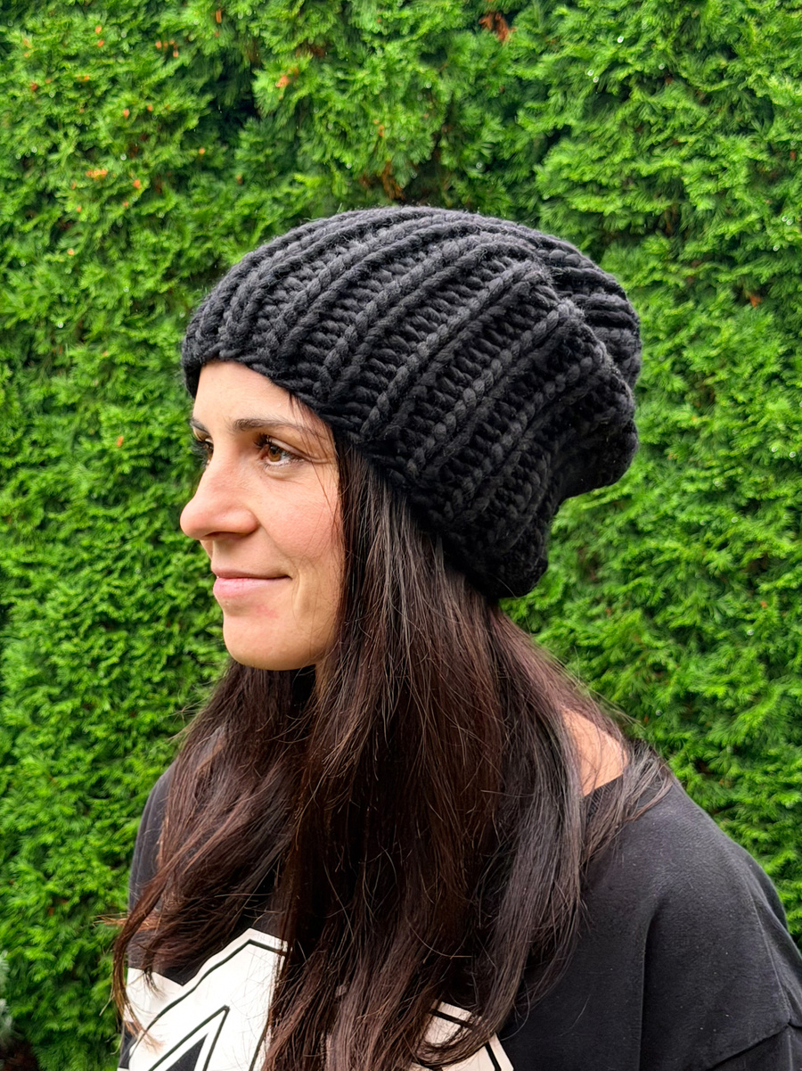 Ręcznie robiona czapka damska ASHER 100% Wełna owcza 02 Czarny