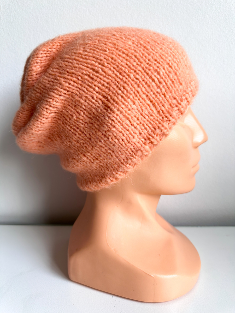 Ciepła czapka ręcznie robiona CHMURKA Alpaka 54 słodka morela