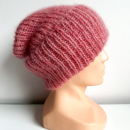 Ręcznie robiona, wywijana Czapka moherowa z jedwabiem Jasny różowy