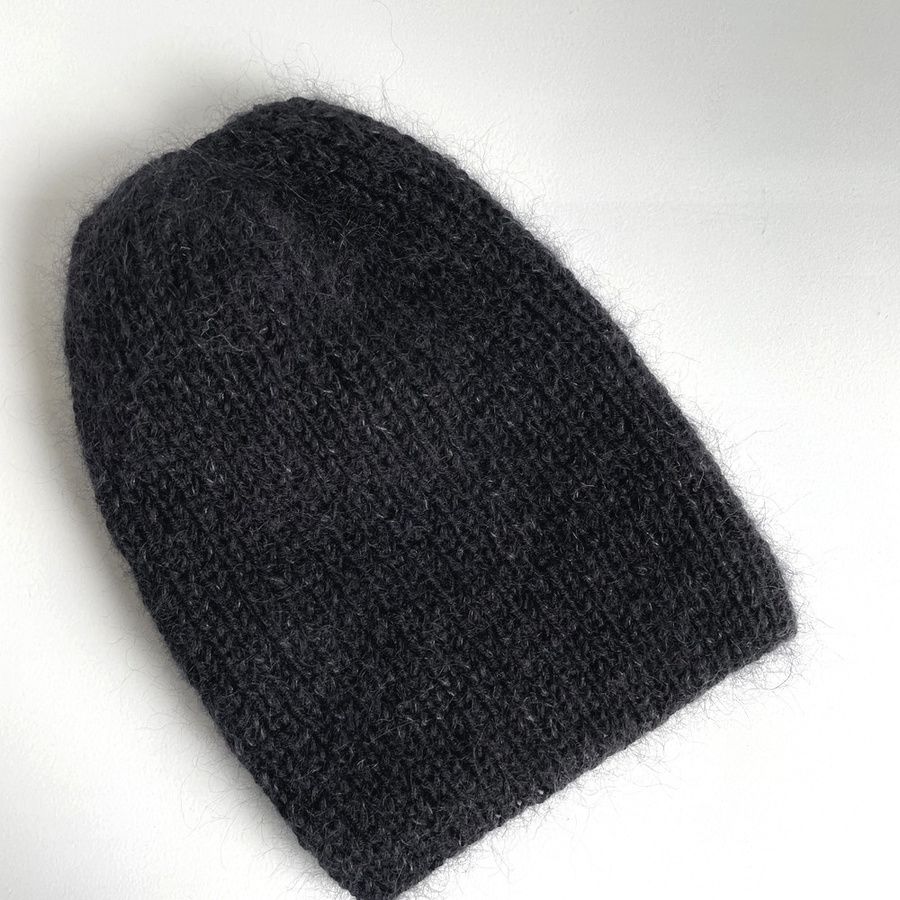 Handgemachte Damenmütze AUREA 100% Baby Merino plus Mohair und Seide 21/02 Schwarz