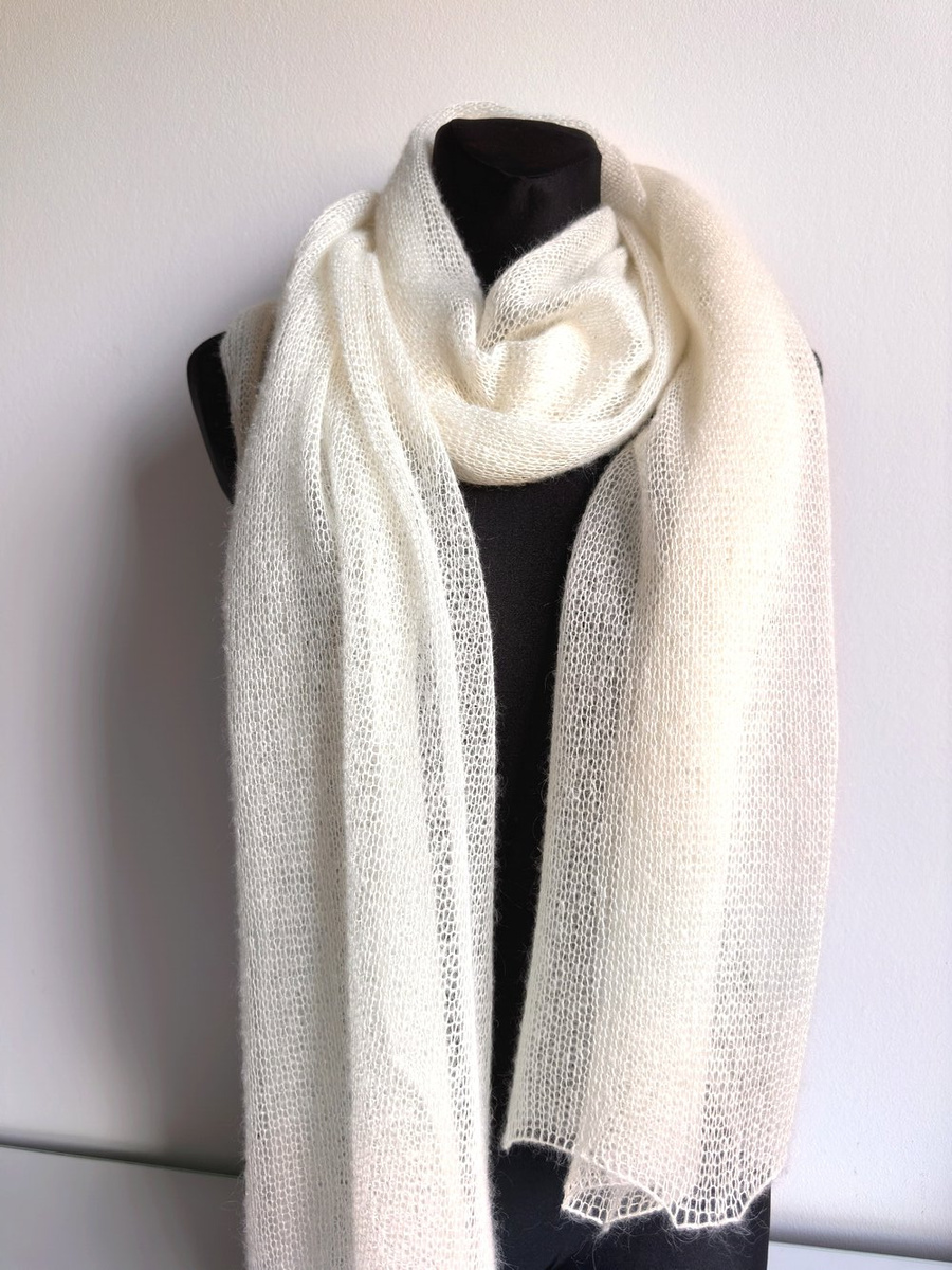 Delikatny i zwiewny szal moher z jedwabiem Ecru 60 x 210 cm