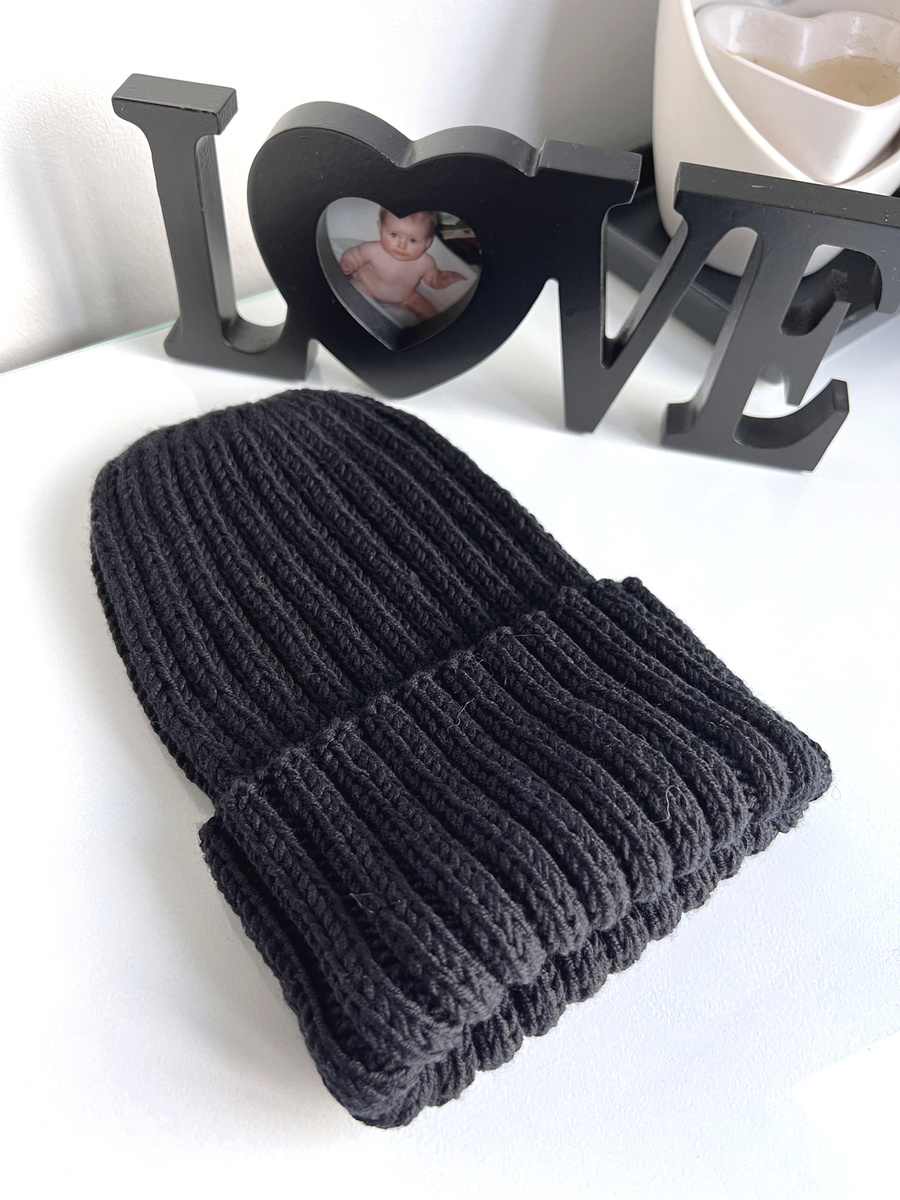 Wywijana czapka merino HELLI 100% Baby Merino 21 Czarny