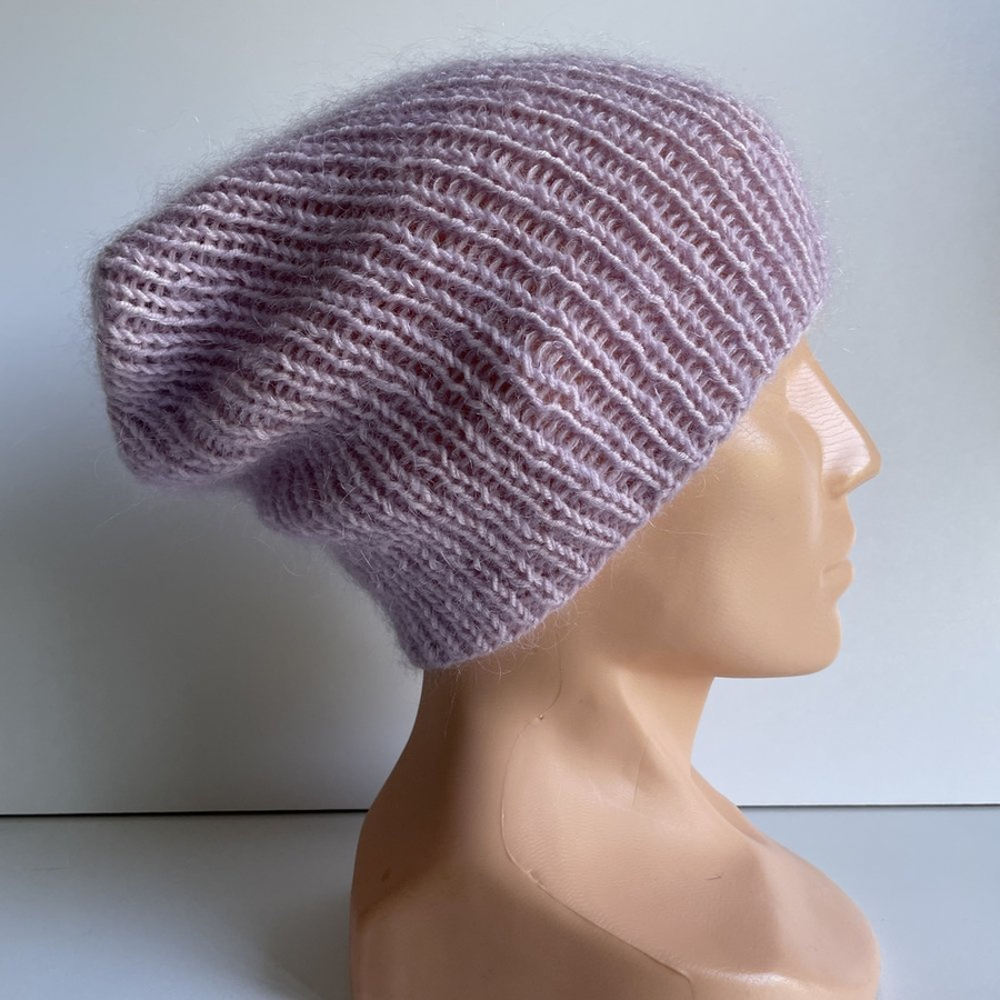 Handgemachte Damenmütze AUREA 100% Baby Merino plus Mohair und Seide 54/09 Puderrosa