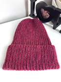 Ciepła czapka ręcznie robiona wywijana CHMURKA Alpaka 07 Rubinowa
