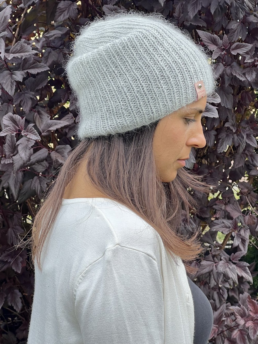 Handmade Czapka damska AUREA 100% Baby Merino plus moher i jedwab 22/44 Jasny Szary