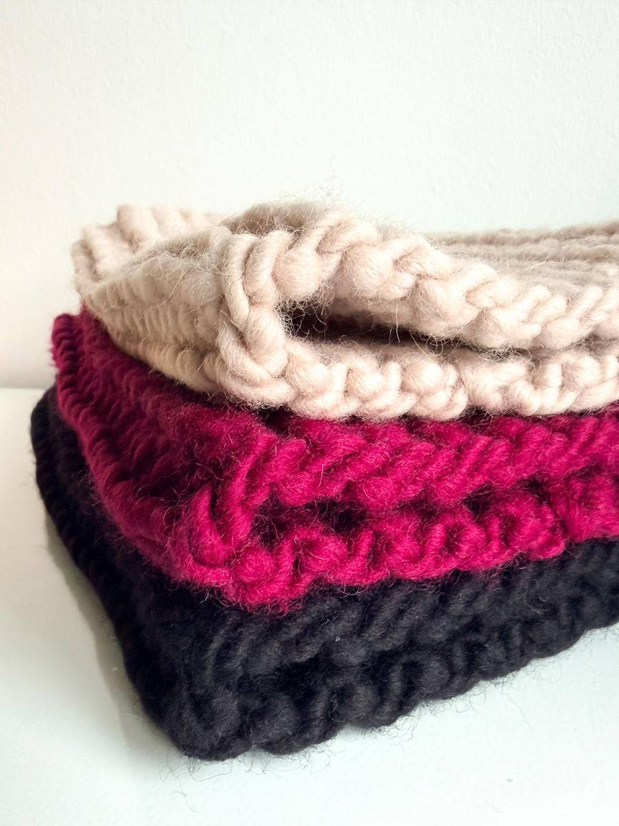 Ręcznie robiona czapka damska ASHER 100% Wełna owcza 08 Rubinowy