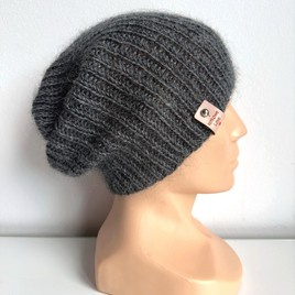 Handgemachte Damenmütze AUREA 100% Baby Merino plus Mohair und Seide 20/22 Dunkelgrau