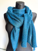 Ciepły i przytulny szal Nitkowe Love 220x32 cm 100% Alpaka 7240 Niebieski Petrol