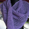 Handgestricktes Dreieckstuch aus 100 % Alpakawolle – Farbe wählen