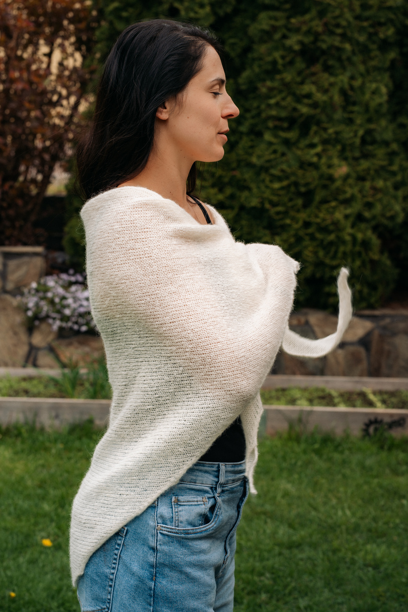 MORGANA Symmetrical alpaca and silk shawl 01 Ecru
