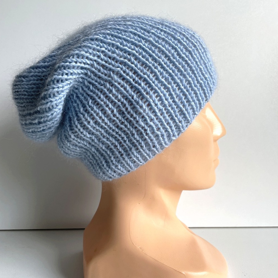 Handgemachte Damenmütze AUREA 100% Baby Merino plus Mohair und Seide 24/06 Hellblau