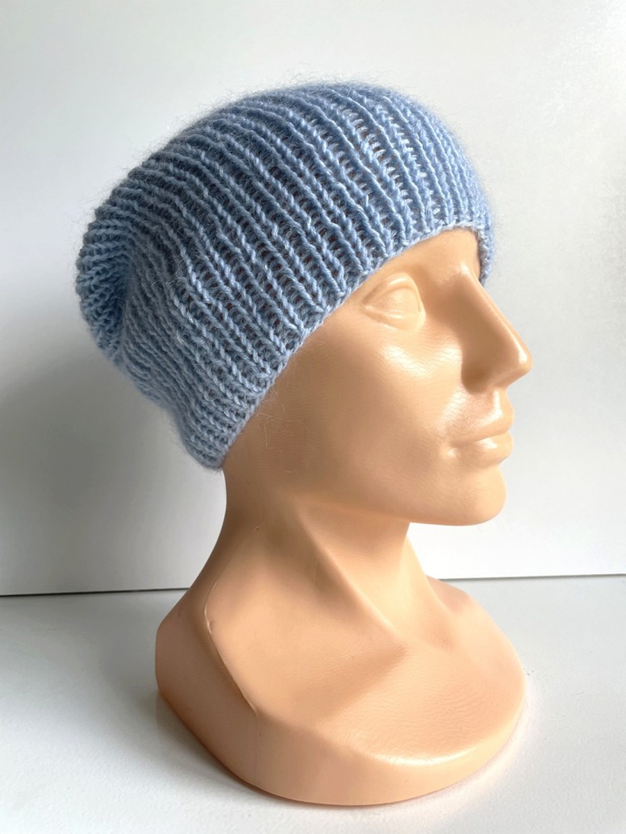 Handgemachte Damenmütze AUREA 100% Baby Merino plus Mohair und Seide 24/06 Hellblau