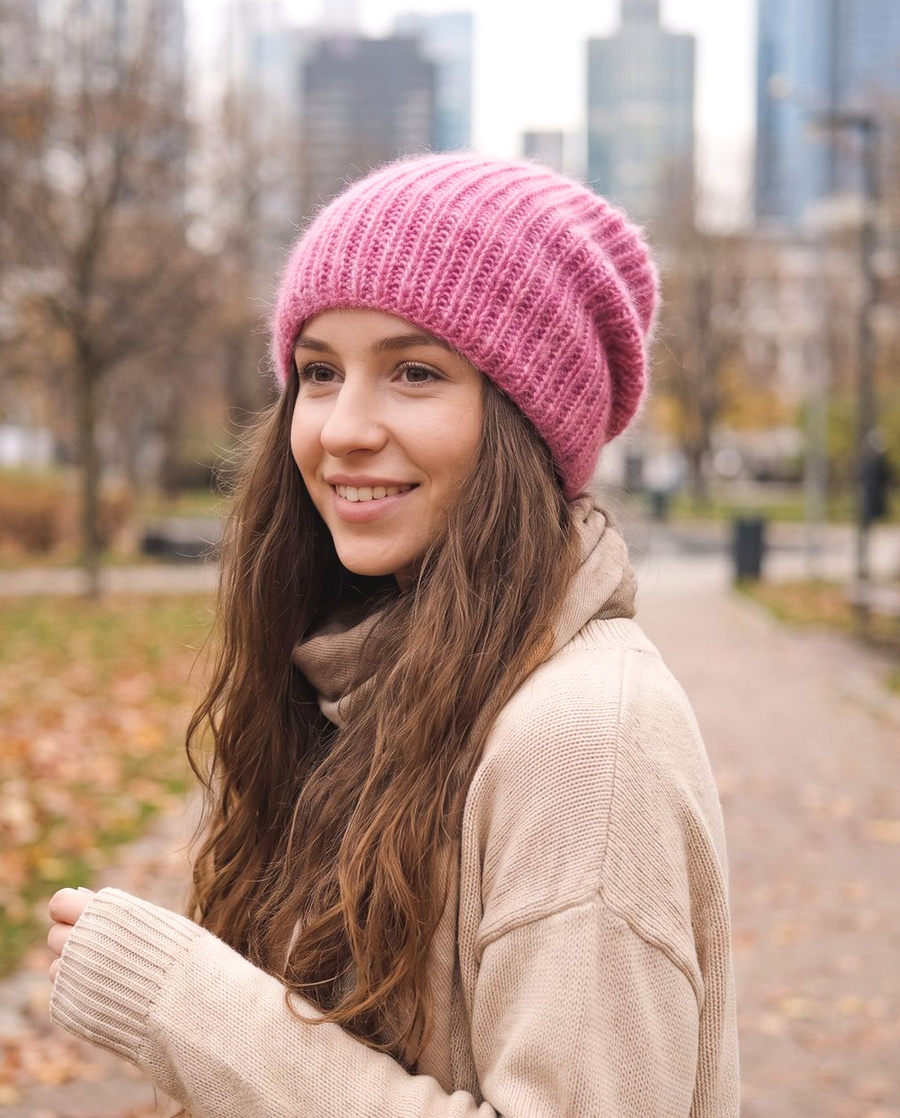 Handgemachte Damenmütze AUREA 100% Baby Merino plus Mohair und Seide 07/62 Erdbeereis