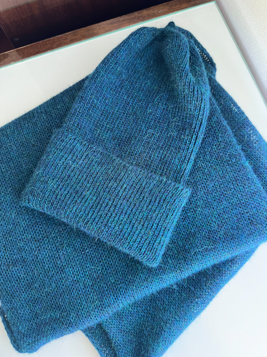 Ciepły i przytulny szal Nitkowe Love 30x180 cm 100% Baby Merino 21 czarny