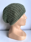 Handgemachte Damenmütze AUREA 100% Baby Merino plus Mohair und Seide 38/18 Oliv