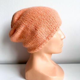 Ciepła czapka ręcznie robiona CHMURKA Alpaka 44 karminowy