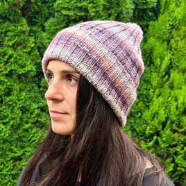 Wywijana czapka HELLI Print Merynos 15 fioletowy deszcz