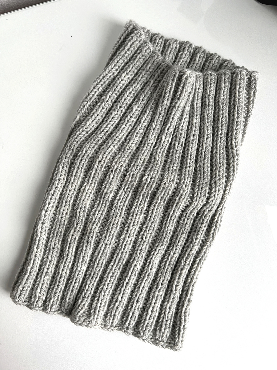 Ręcznie robiony KOMIN 100% Baby Merino 22 Jasny Szary 30 cm długości