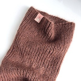 Ręcznie robiony KOMIN AUREA 100% Baby Merino plus moher i jedwab 52/35 Czekolada mleczna 35 cm długości