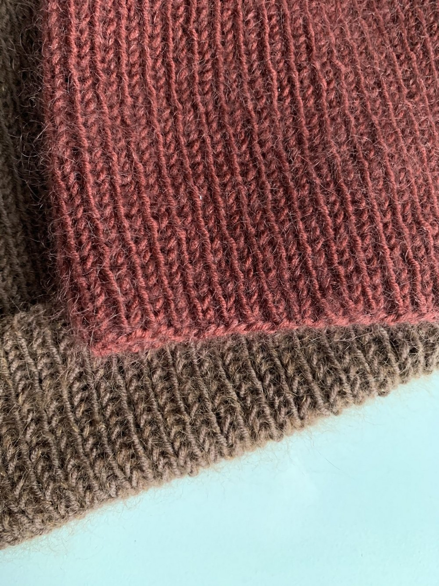 Handgemachte Damenmütze AUREA 100% Baby Merino plus Mohair und Seide 51/36 Bordeaux