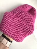 Ciepła czapka ręcznie robiona wywijana CHMURKA Alpaka 39 Magenta