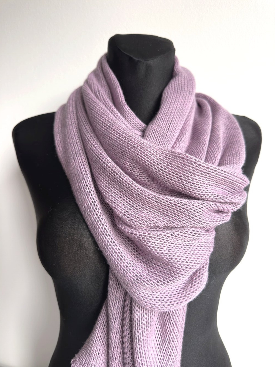 Ciepły i przytulny szal Nitkowe Love 230x35 cm 100% Baby Merino 01 Biały