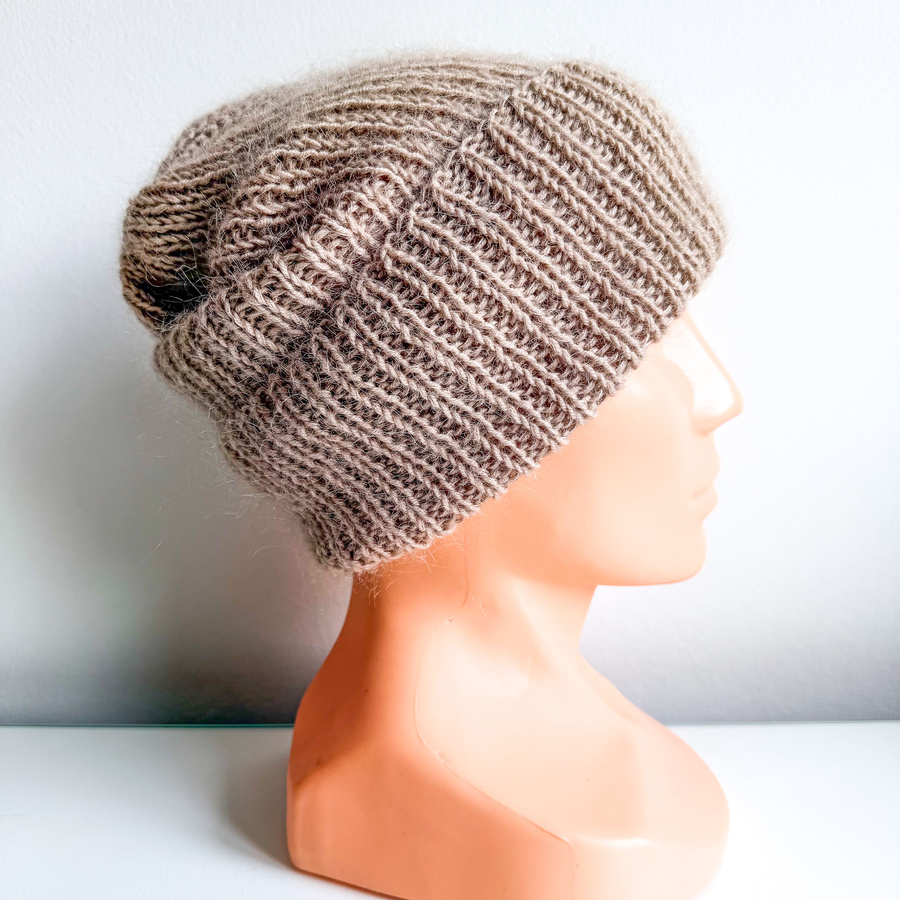 Ręcznie robiona czapka beanie AUREA 100% Baby Merino plus moher i jedwab 62/15 średni brąz
