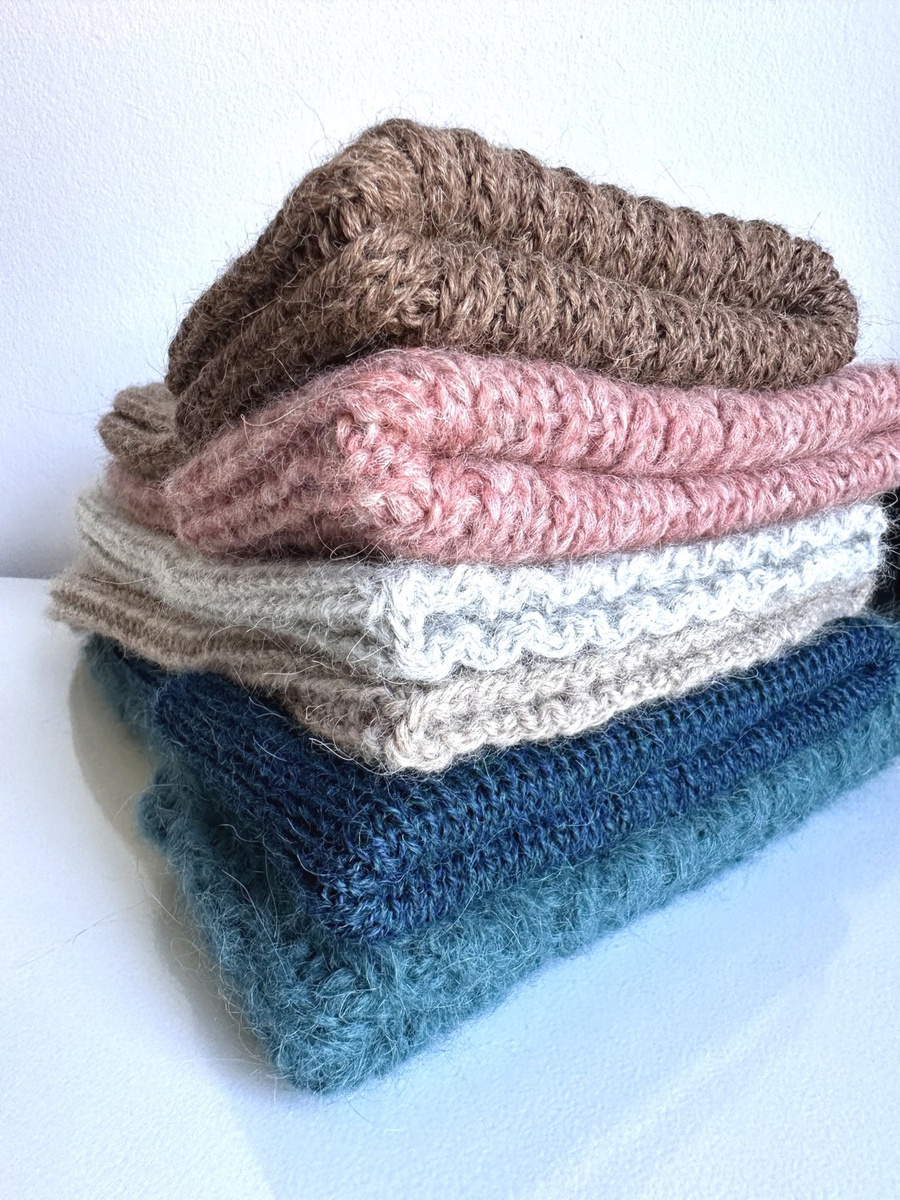 Ciepła czapka ręcznie robiona wywijana CHMURKA Alpaka 34 Różowy Marmur