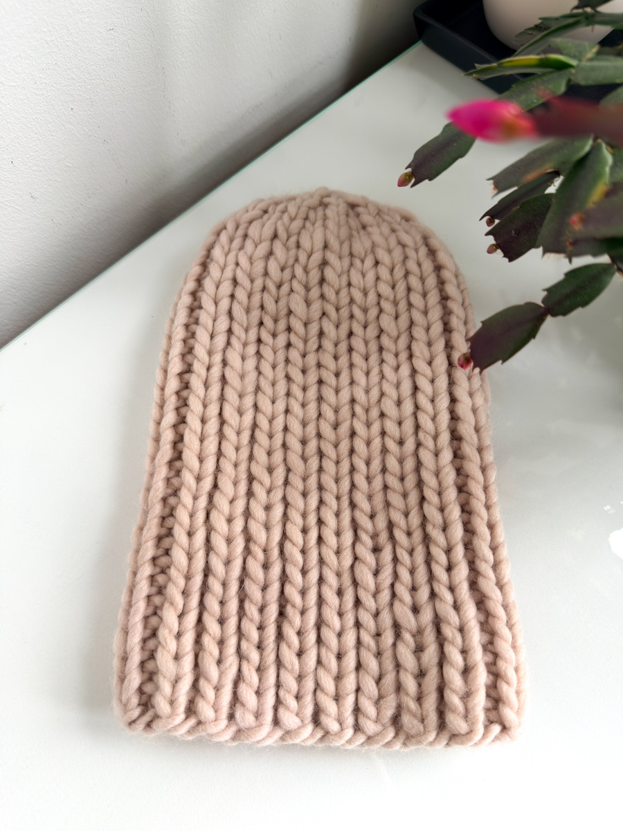 Ręcznie robiona czapka damska ASHER 100% Wełna owcza 01 Złamana Biel