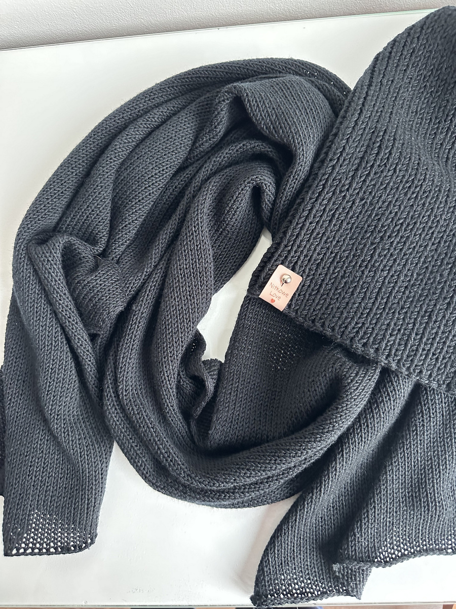 Ciepły i przytulny szal Nitkowe Love 230x35 cm 100% Baby Merino 21 czarny