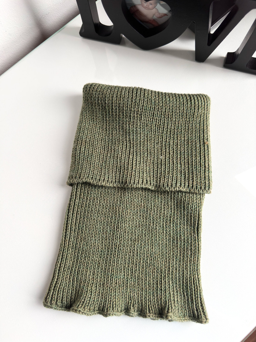 Ręcznie robiony KOMIN VARELLA 100% Baby Merino 38 Oliwka