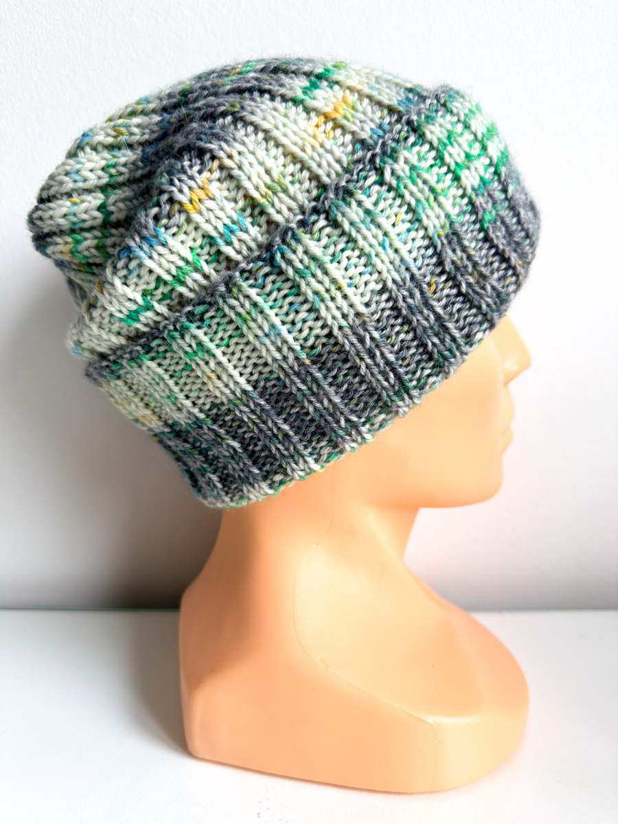 Wywijana czapka HELLI Print Merynos 20 zorza polarna