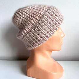 Ręcznie robiona czapka beanie AUREA 100% Baby Merino plus moher i jedwab 56/59 Marcepan