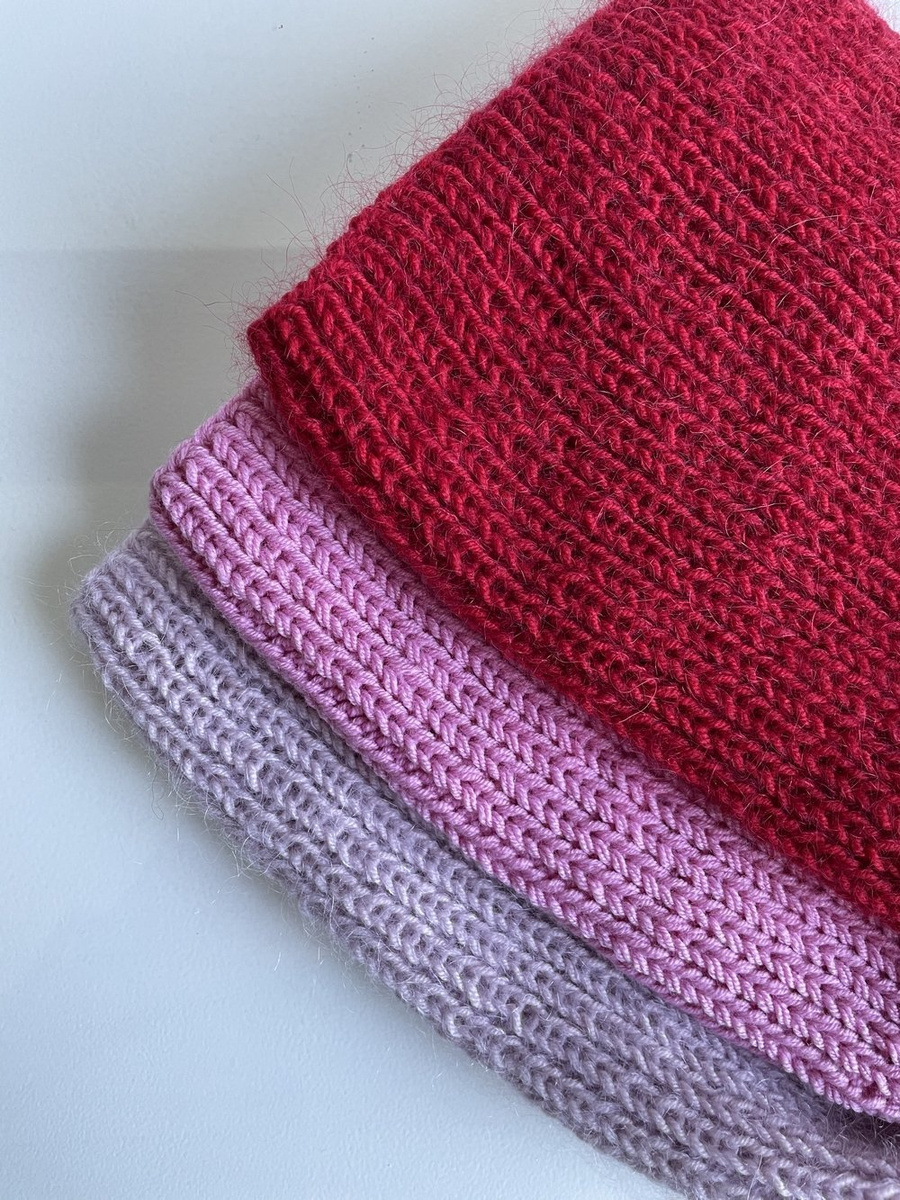 Handgemachte Damenmütze AUREA 100% Baby Merino plus Mohair und Seide 54/09 Puderrosa