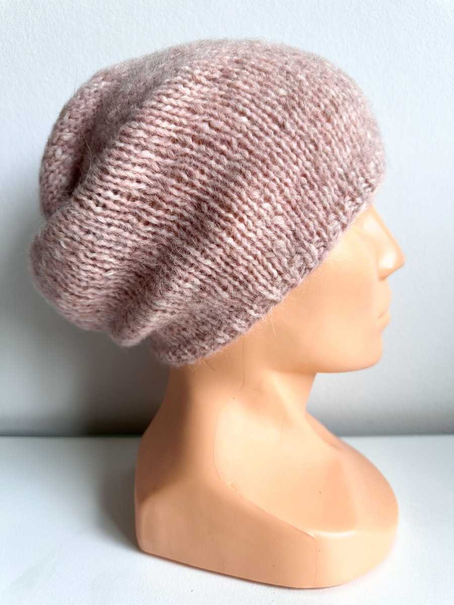 Ciepła czapka ręcznie robiona CHMURKA Alpaka 44 karminowy