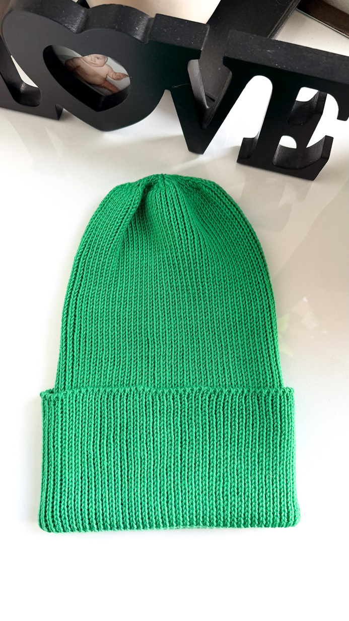 VARELLA – czapka z wełny merino baby 31 jaskrawozielona