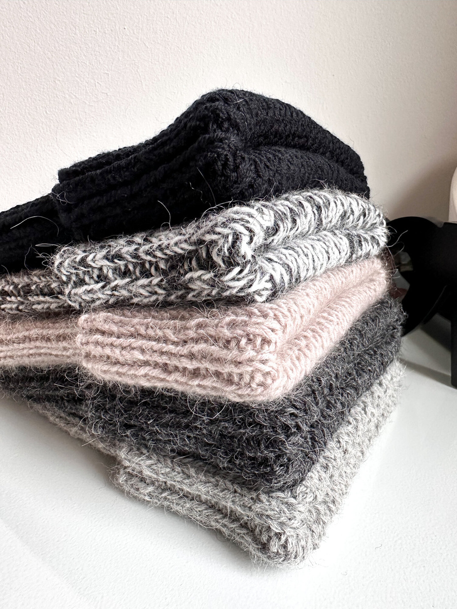 LAURIN Turn-Up Beanie 100% Alpaca 506/100 Dark Grey