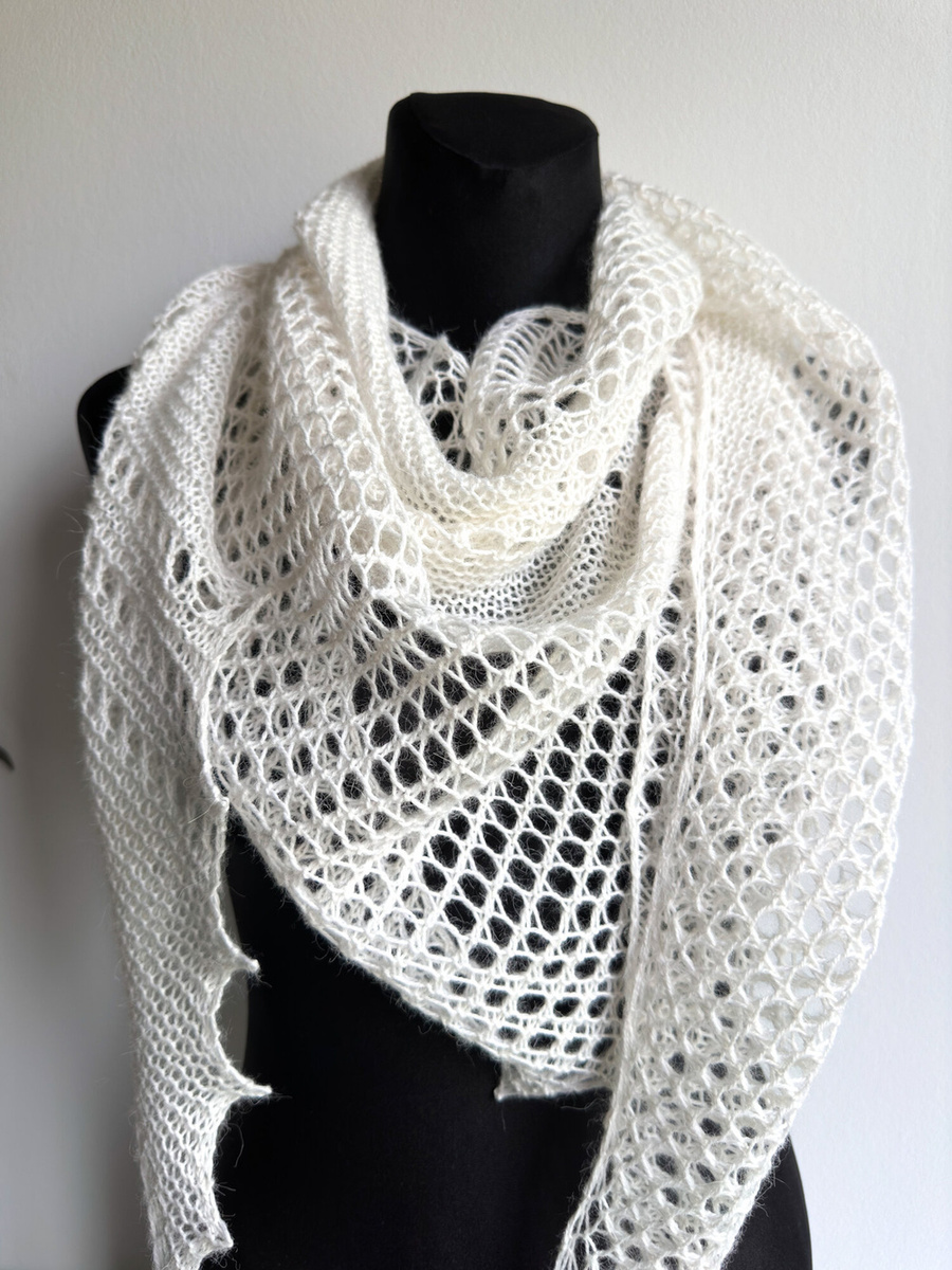 Handgestricktes Dreieckstuch aus 100 % Alpakawolle – Farbe wählen