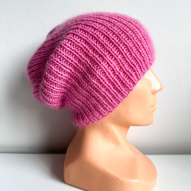 Handmade Czapka damska AUREA 100% Baby Merino plus moher i jedwab 07/62 Lody truskawkowe