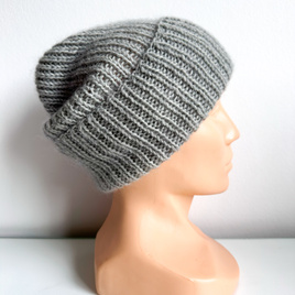 AUREA G – ręcznie robiona czapka beanie merino + moher i jedwab 940/4400 Szary Pył