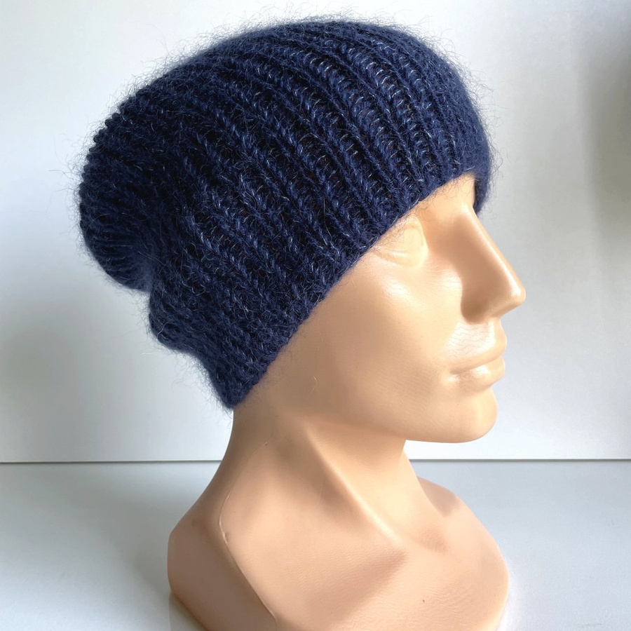 Handgemachte Damenmütze AUREA 100% Baby Merino plus Mohair und Seide 13/28 Marineblau