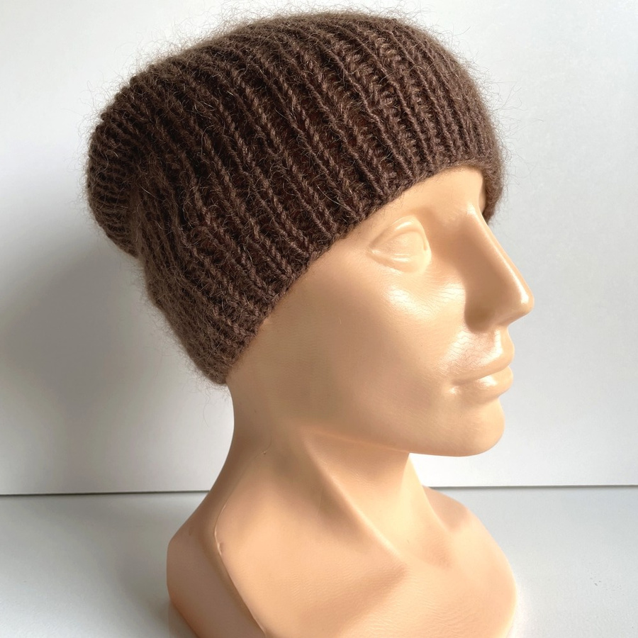Handgemachte Damenmütze AUREA 100% Baby Merino plus Mohair und Seide 52/35 Milchschokolade