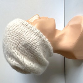 Ciepła czapka ręcznie robiona CHMURKA Alpaka 01 Ecru