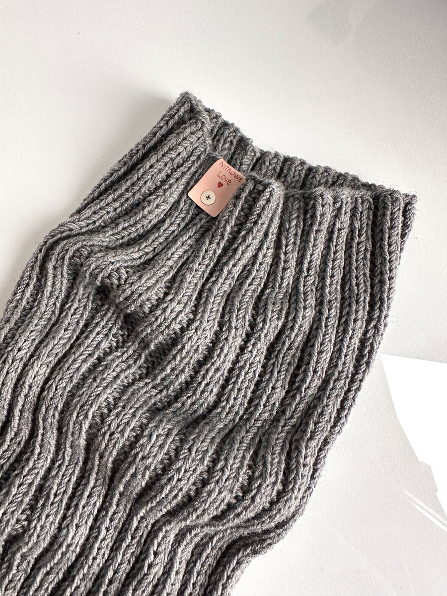 Ręcznie robiony KOMIN 100% Baby Merino 19 Szary 30 cm długości