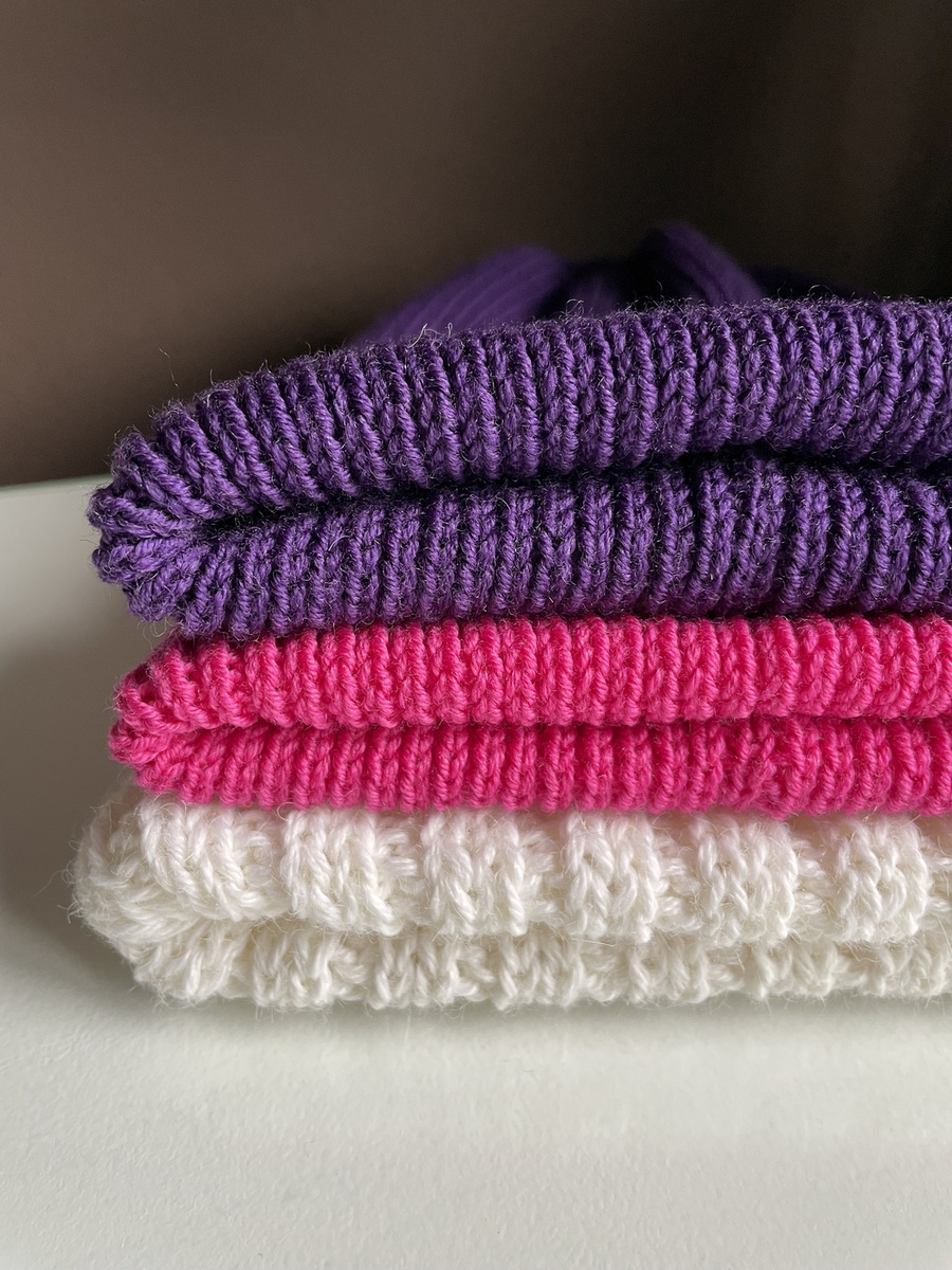 VARELLA – czapka beanie z wełny merino 100% Baby Merino 08 Fuksja jesienno-zimowa