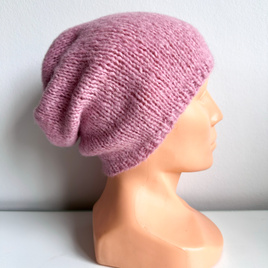 Ciepła czapka ręcznie robiona CHMURKA Alpaka 44 karminowy